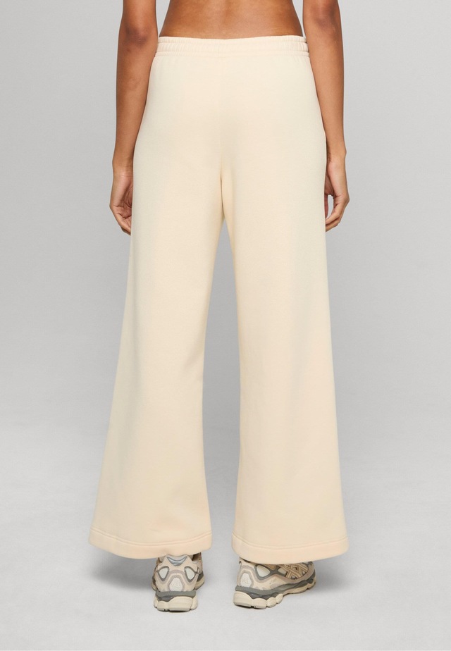 URBAN CLASSICS Jogginghose »Urban Classics Ladies Fluffy Wideleg Trackpants«