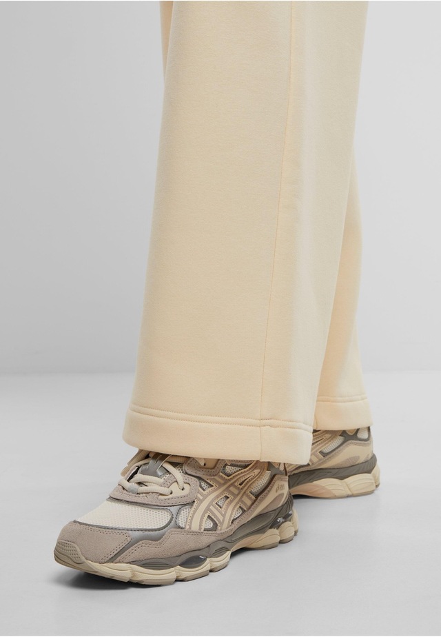 URBAN CLASSICS Jogginghose »Urban Classics Ladies Fluffy Wideleg Trackpants«