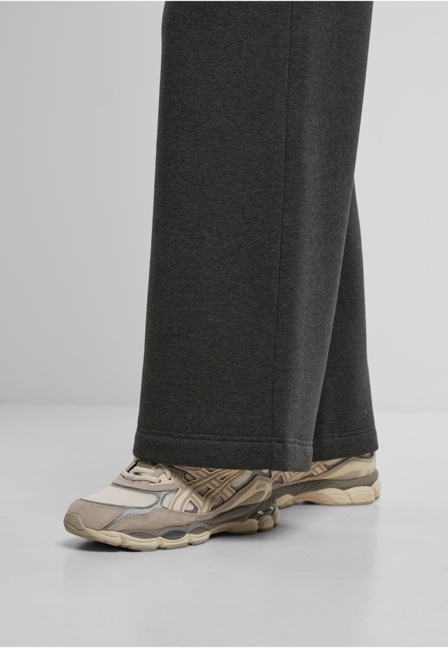 URBAN CLASSICS Jogginghose »Urban Classics Ladies Fluffy Wideleg Trackpants«
