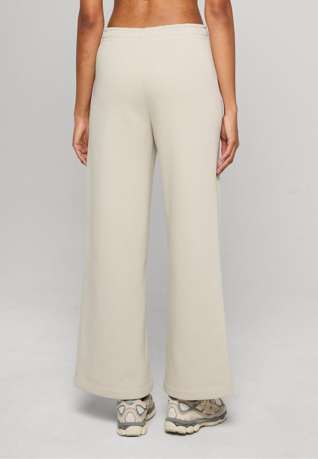 URBAN CLASSICS Jogginghose »Urban Classics Ladies Fluffy Wideleg Trackpants«