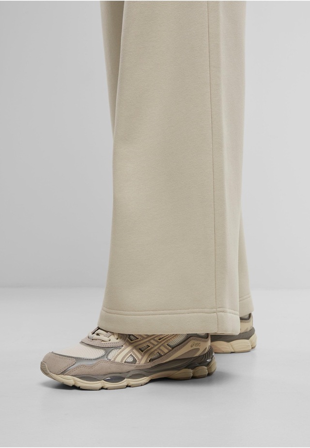 URBAN CLASSICS Jogginghose »Urban Classics Ladies Fluffy Wideleg Trackpants«