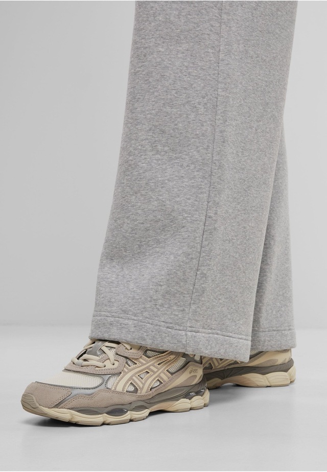 URBAN CLASSICS Jogginghose »Urban Classics Ladies Fluffy Wideleg Trackpants«