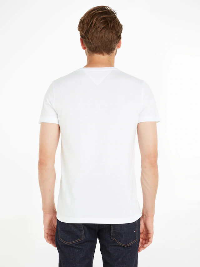 Tommy Jeans T-Shirt »TJM ORIGINAL JERSEY V NECK« mit V-Ausschnitt und dezenter Logo-Flag