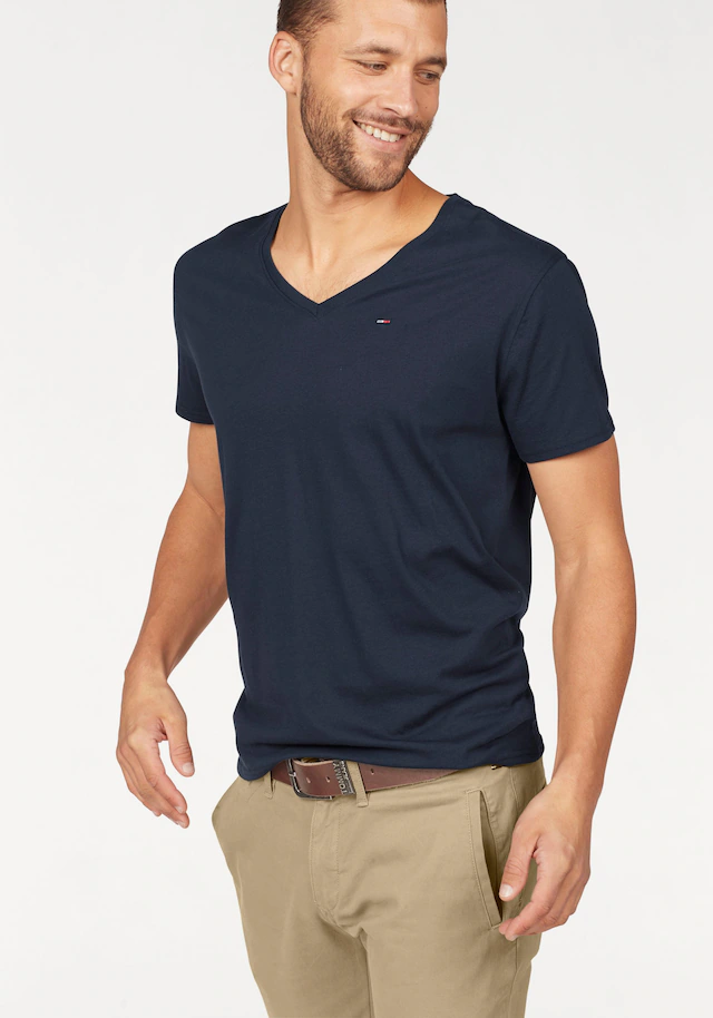 Tommy Jeans T-Shirt »TJM ORIGINAL JERSEY V NECK« mit V-Ausschnitt und dezenter Logo-Flag