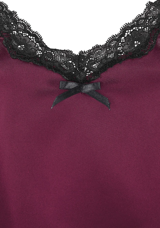 LASCANA Negligé aus edlem Satin-Stretch mit verführerischer Spitze
