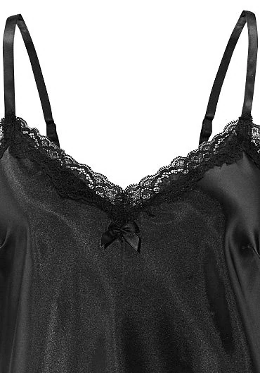 LASCANA Negligé aus edlem Satin-Stretch mit verführerischer Spitze