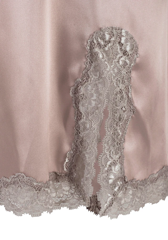 LASCANA Negligé aus edlem Satin-Stretch mit verführerischer Spitze