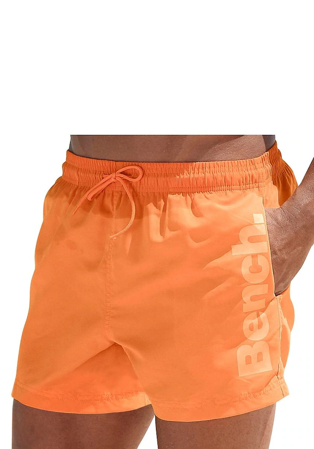 Bench. Badeshorts mit seitlichem Logoschriftzug