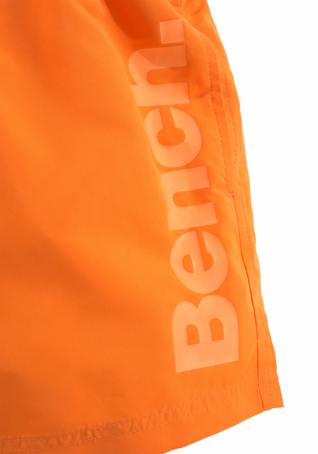 Bench. Badeshorts mit seitlichem Logoschriftzug