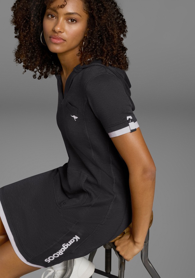 KangaROOS Sweatkleid Kängurutasche in Longform, aus Baumwoll-Sweatqualität, mit Kängurutasche
