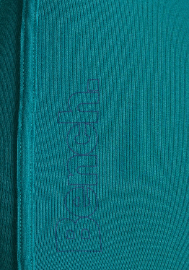 Bench. Langer Boxer Packung, 3 Stk. Unterhosen mit elastischem Bund und Logodruck auf dem Bein