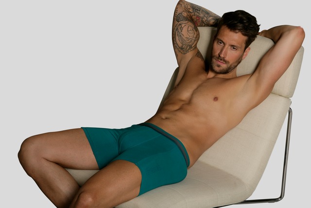 Bench. Langer Boxer Packung, 3 Stk. Unterhosen mit elastischem Bund und Logodruck auf dem Bein