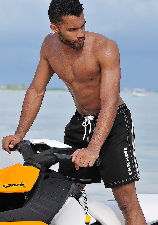 Chiemsee Badeshorts sportliche Bade-Shorts, elastischer Bund, mit Außenkordel