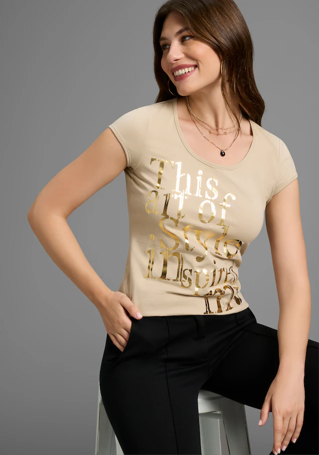 Laura Scott T-Shirt sehr figurbetonte Passform, mit Rundhalsausschnitt