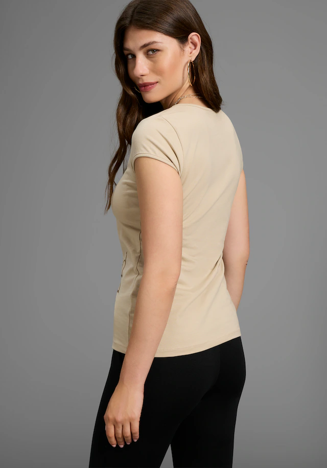Laura Scott T-Shirt sehr figurbetonte Passform, mit Rundhalsausschnitt