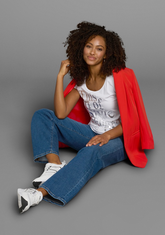 Laura Scott T-Shirt sehr figurbetonte Passform, mit Rundhalsausschnitt