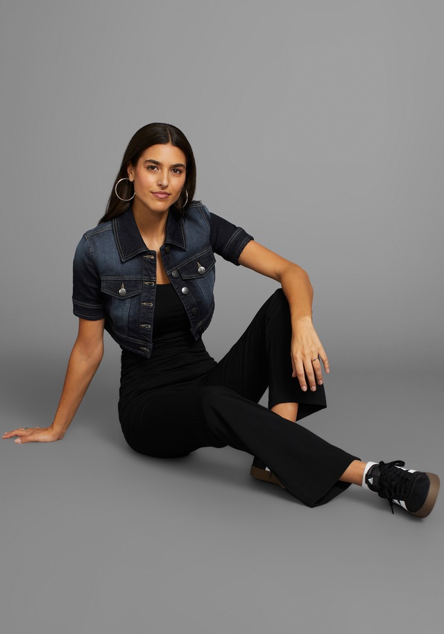 Arizona Jeansjacke aus Baumwollmischung, figurbetont, extrakurz, in Stretch-Qualität