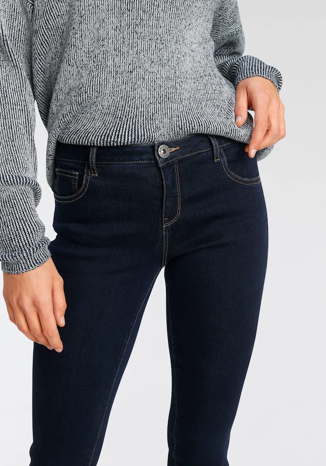 Arizona Bootcut-Jeans »Ultra-Stretch« normale Passform, Baby-Bootcut, Used-Look-Waschung