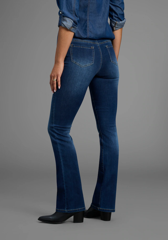 Arizona Bootcut-Jeans »Ultra-Stretch« normale Passform, Baby-Bootcut, Used-Look-Waschung