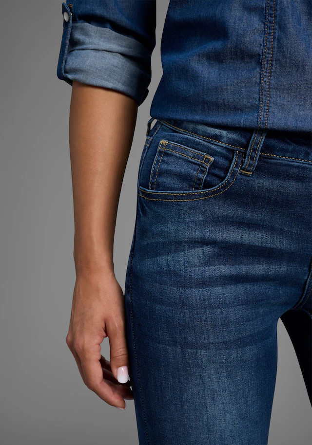 Arizona Bootcut-Jeans »Ultra-Stretch« normale Passform, Baby-Bootcut, Used-Look-Waschung