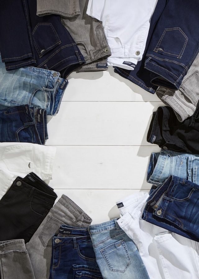 Arizona Bootcut-Jeans »Ultra-Stretch« normale Passform, Baby-Bootcut, Used-Look-Waschung
