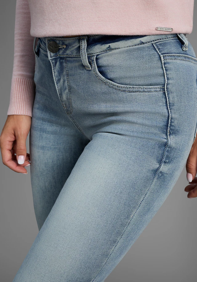 Arizona Bootcut-Jeans »Ultra-Stretch« normale Passform, Baby-Bootcut, Used-Look-Waschung