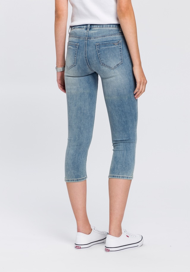 Arizona Caprijeans »Ultra-Stretch« extra-enger Schnitt, modischer Beinabschluss mit Schlitz