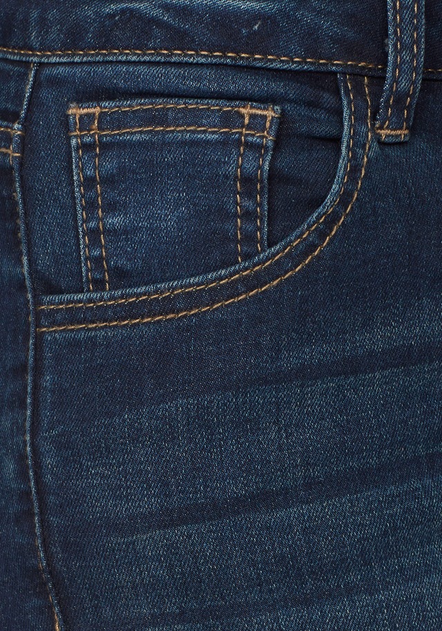 Arizona Caprijeans »Ultra-Stretch« extra-enger Schnitt, modischer Beinabschluss mit Schlitz