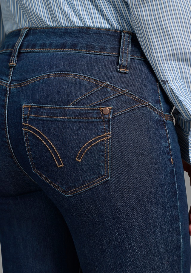 Arizona Bootcut-Jeans »Shaping« bootcut, Kontrastnähte, Used-Look-Waschung, niedrige Leibhöhe