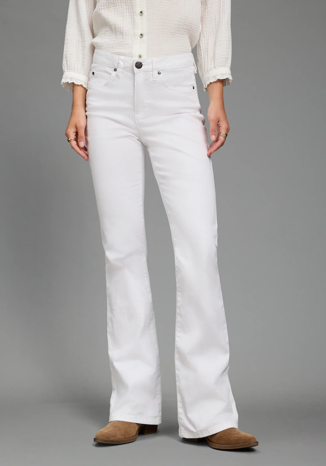 Arizona Bootcut-Jeans »Comfort-Fit« ausgestellte Beinform, mit Eingrifftaschen, High-Waist