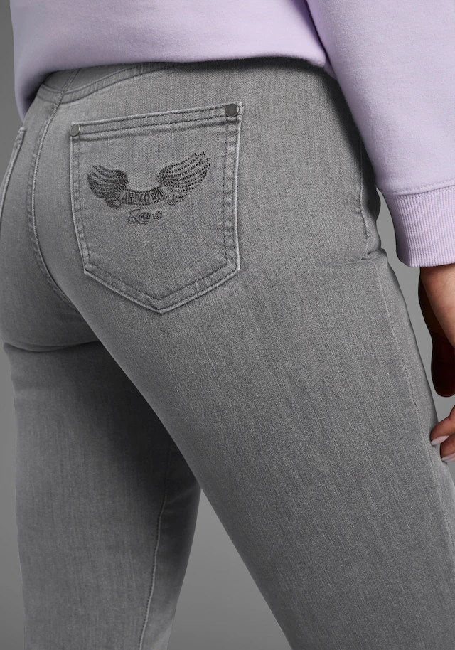 Arizona Bootcut-Jeans »Comfort-Fit« ausgestellte Beinform, mit Eingrifftaschen, High-Waist