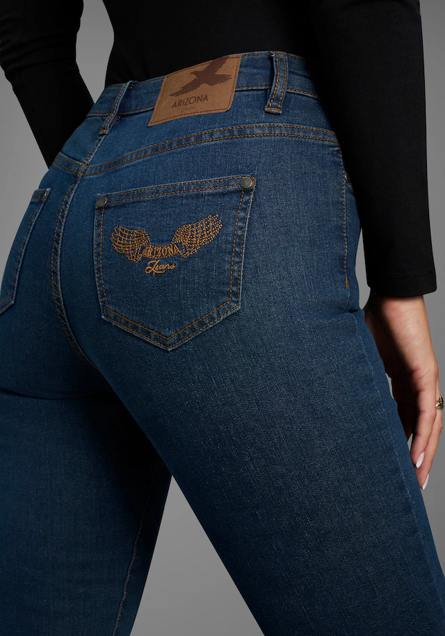 Arizona Bootcut-Jeans »Comfort-Fit« ausgestellte Beinform, mit Eingrifftaschen, High-Waist