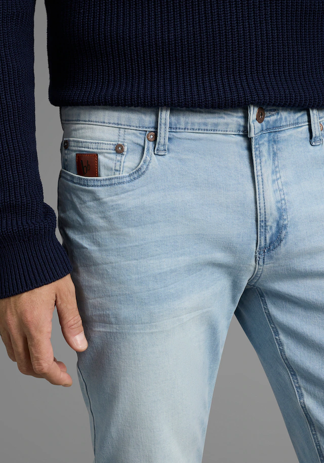 Bruno Banani Straight-Jeans »Hutch« gerade geschnittenes Bein, niedrige Leibhöhe, reguläre Passform