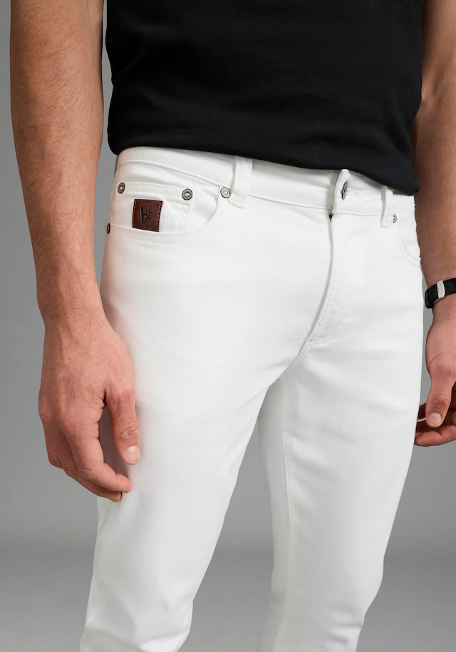 Bruno Banani Straight-Jeans »Hutch« gerade geschnittenes Bein, niedrige Leibhöhe, reguläre Passform