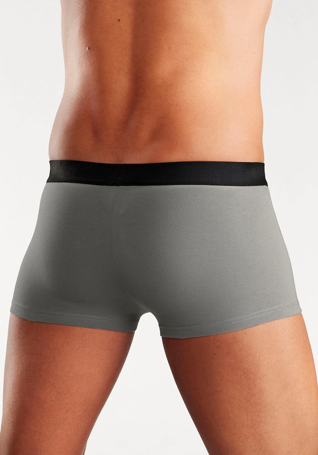 Bruno Banani Hipster Packung, 4 Stk. knapp sitzende Boxershorts mit Logo Webbund aus Baumwollmischung
