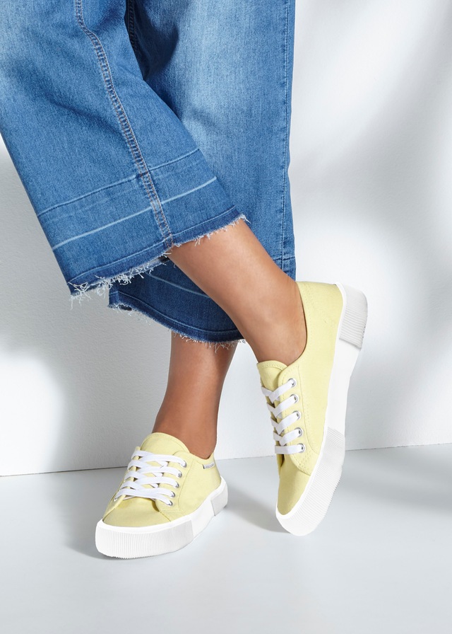 LASCANA Sneaker aus Textil, Schnürhalbschuh, Freizeitschuh, Turnschuh