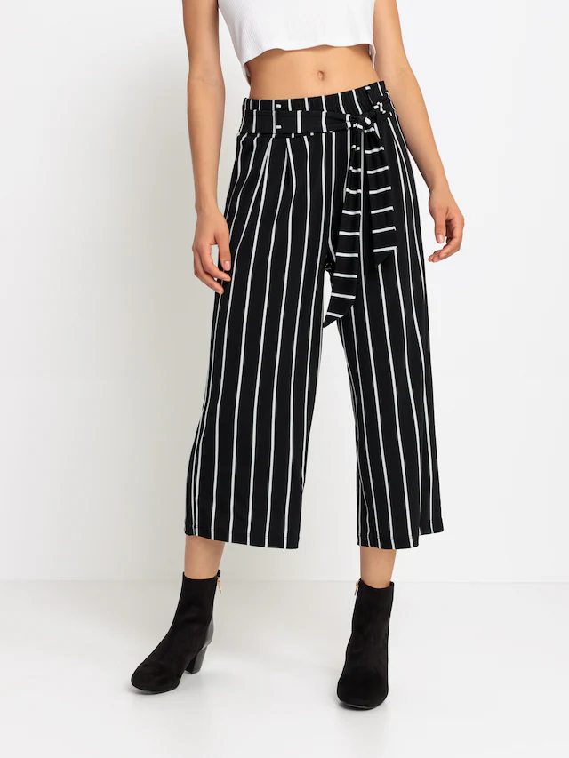 LASCANA Culotte »mit luftig-weitem Bein« in 7/8-Länge, leichte Jerseyhose, casual, Sommerhose, Schlupfhose