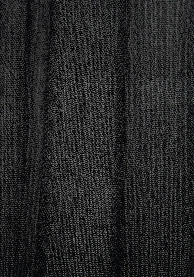 LASCANA Crepebluse »mit Lochstickerei am Ausschnitt, leicht transparent« Verspielte Damenbluse, Langarmbluse mit lockerer Passform, Boho-Stil