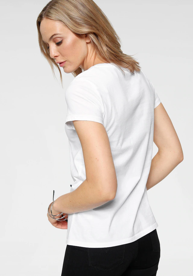 Levi's® V-Shirt »Perfect Tee« mit kleinem Batwing- Logo