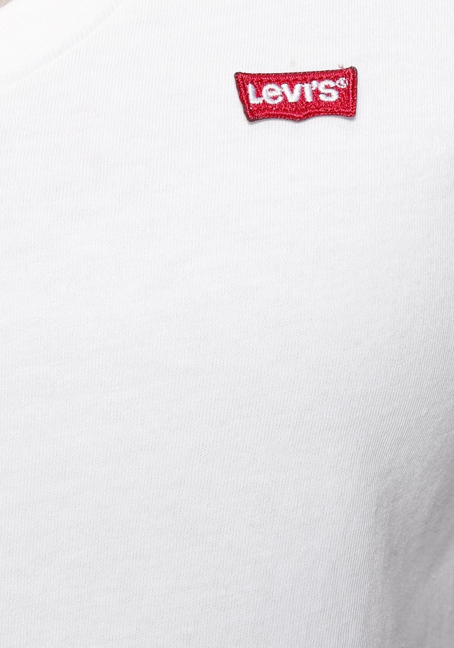 Levi's® V-Shirt »Perfect Tee« mit kleinem Batwing- Logo