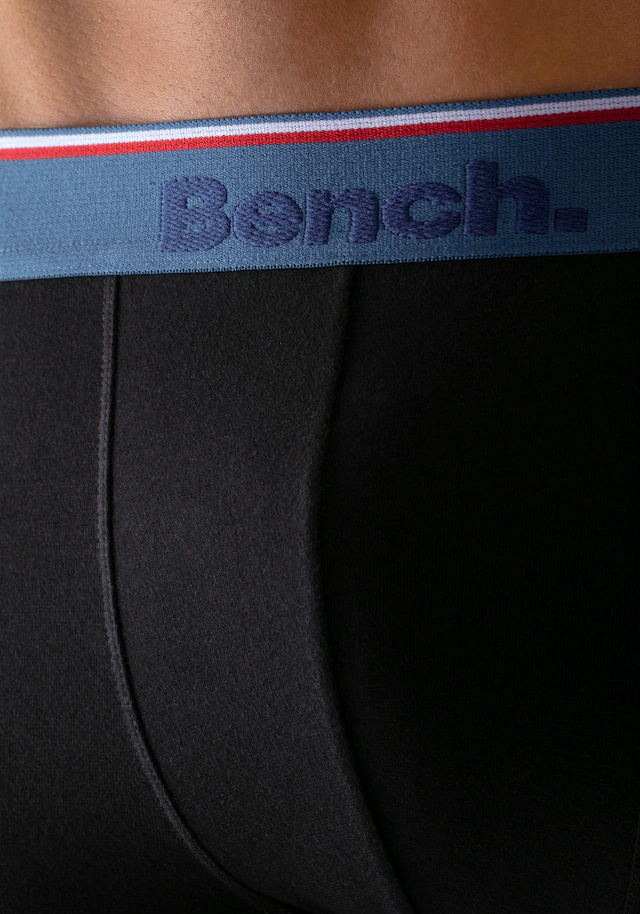 Bench. Langer Boxer Packung, 4 Stk. Boxershorts mit langem Bein, schmalen Streifen und Logo im Bund