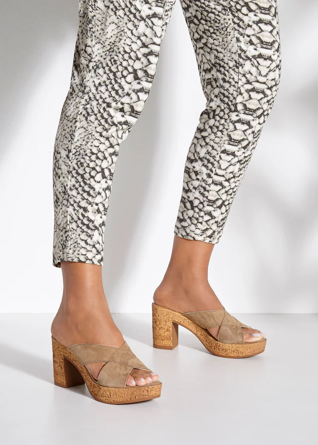 LASCANA Pantolette »Sommerschuh, offener Schuh, Sandalette, Mule,« aus Leder mit Blockabsatz in Kork-Optik