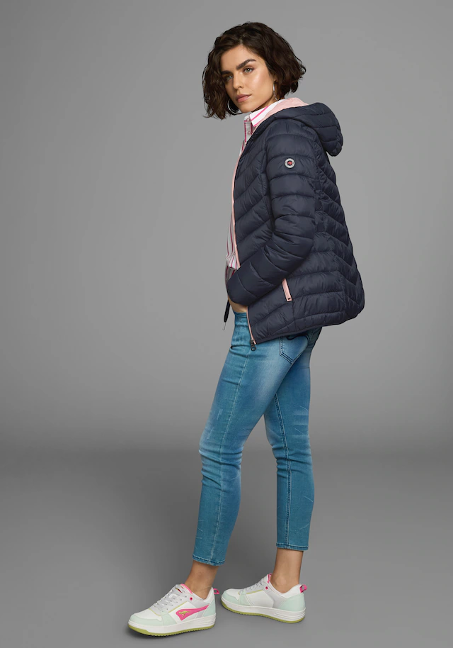 KangaROOS Steppjacke mit Kapuze mit kontrastfarbenen Details Übergangsjacken