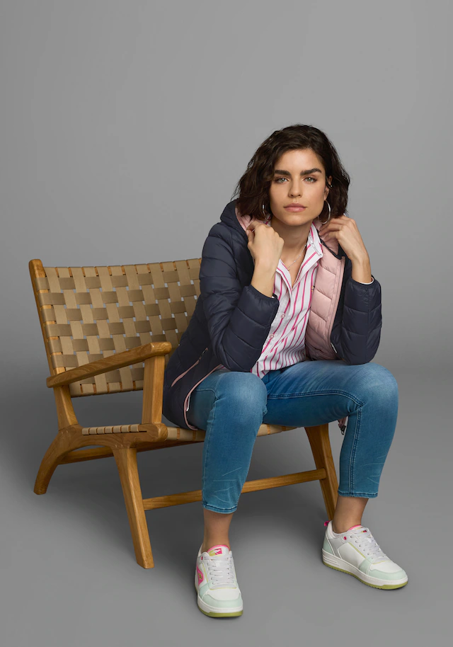 KangaROOS Steppjacke mit Kapuze mit kontrastfarbenen Details Übergangsjacken
