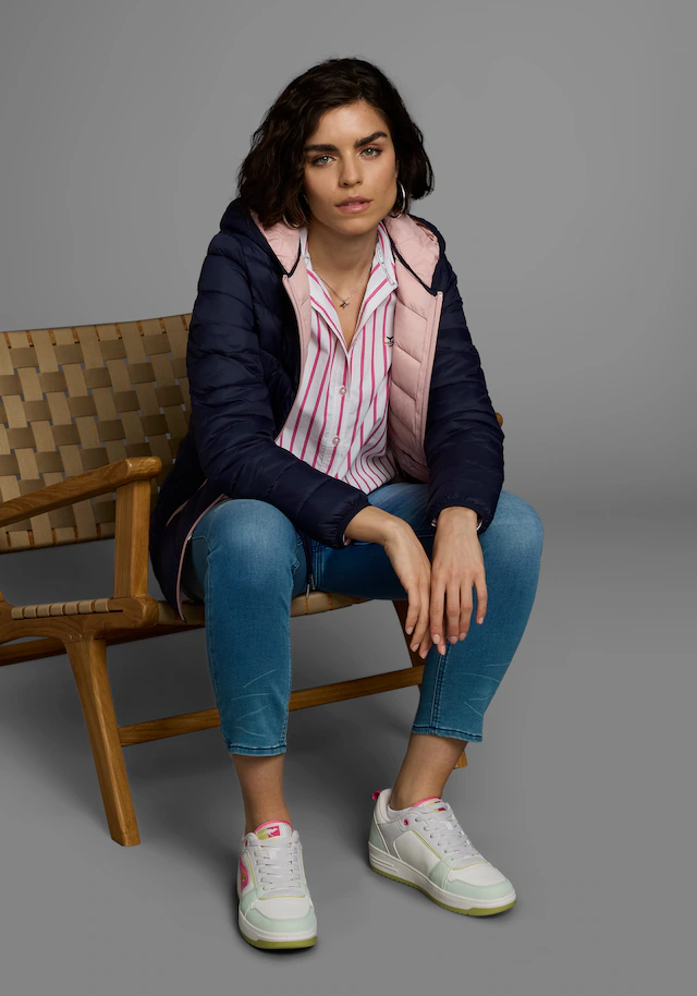 KangaROOS Steppjacke mit Kapuze mit kontrastfarbenen Details Übergangsjacken