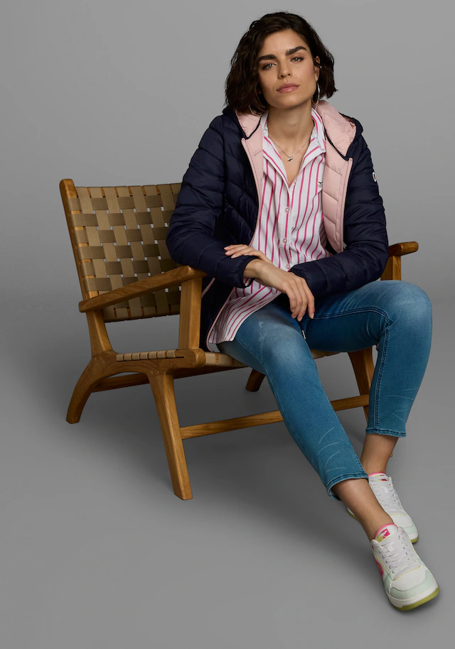 KangaROOS Steppjacke mit Kapuze mit kontrastfarbenen Details Übergangsjacken