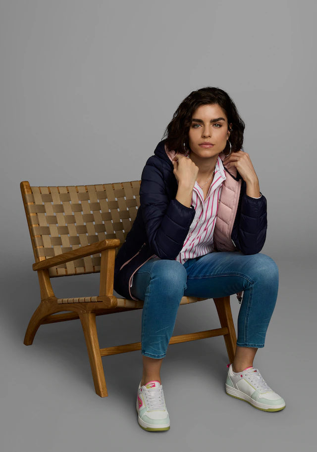 KangaROOS Steppjacke mit Kapuze mit kontrastfarbenen Details Übergangsjacken