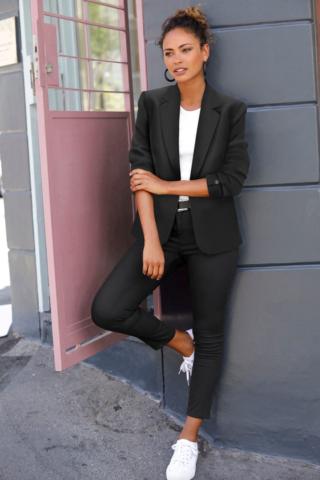 LASCANA Kurzblazer »in klassischer Form mit Reverskragen und Knopfverschluss« taillierter Damenblazer, Business-Look, Basic-Blazer, festlich-elegant