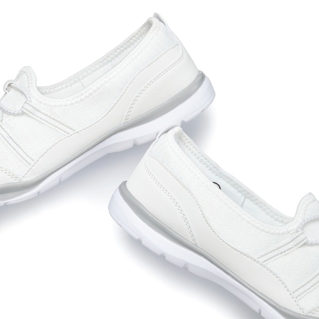 LASCANA Sneaker »Halbschuh, Freizeitschuh, Slipper, Slip-On-Sneaker,« zum Reinschlüpfen mit elastischen Schnürbändern VEGAN