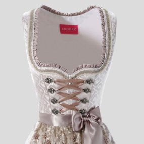 Dirndl mit Herzausschnitt